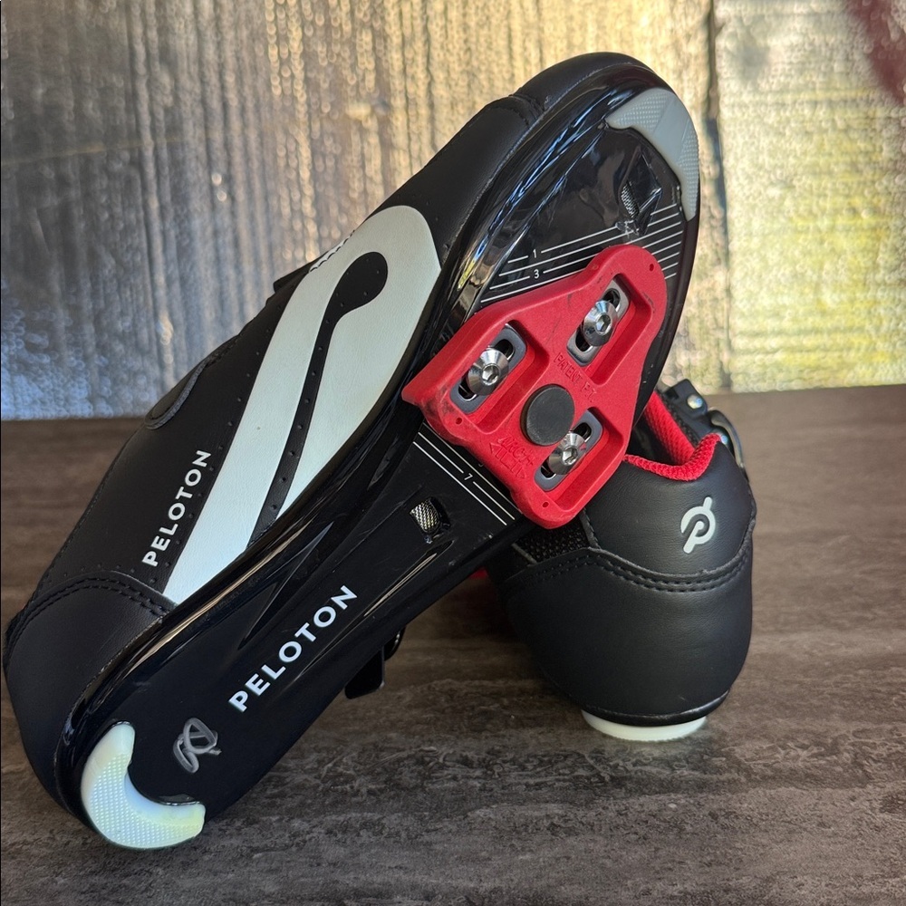Peloton Black and Red Cycling Shoes. W 9 - Picture 5 of 9